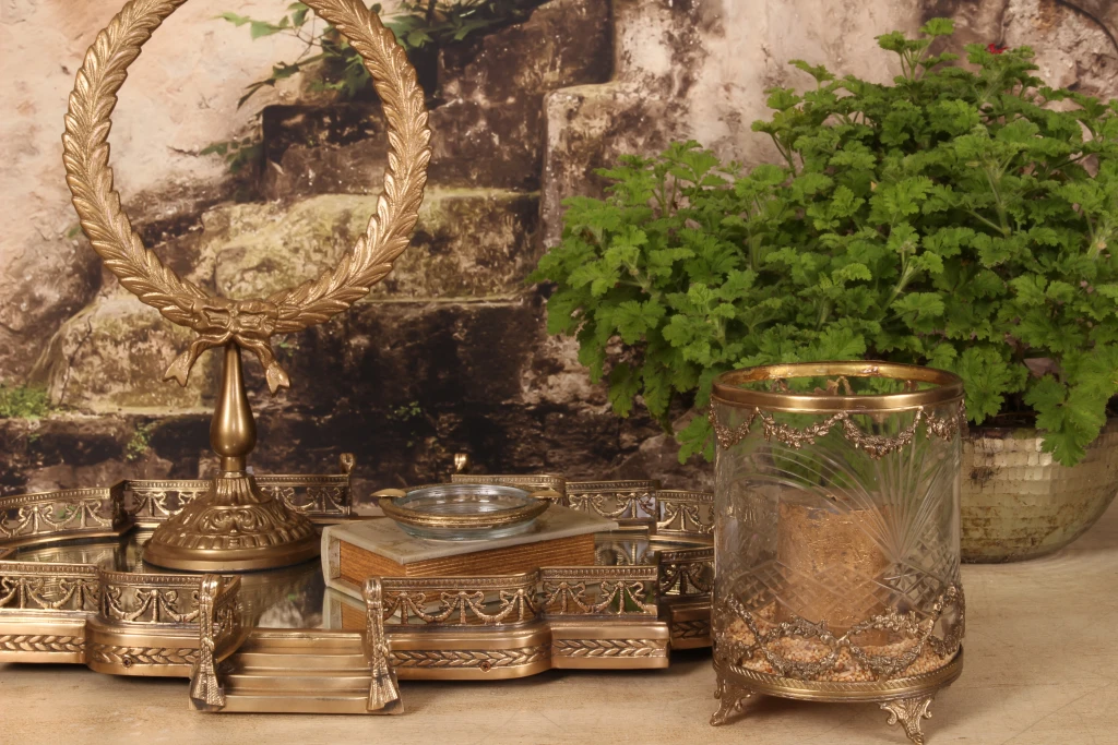 Laurel Wreath on Stand - Gold - 38 cm - Aluminum
