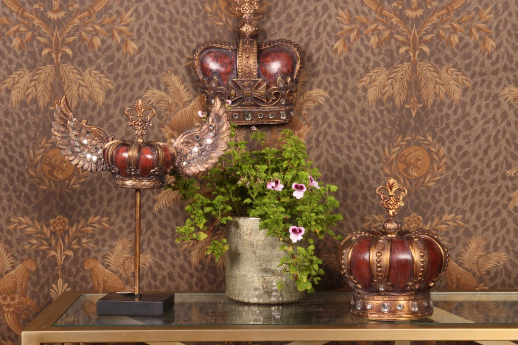 Crown on stand - red/gold - 36.5 cm - resin