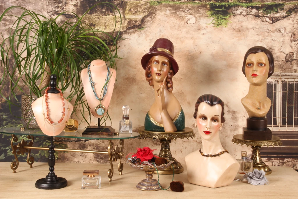 Bust - brown - 35 cm